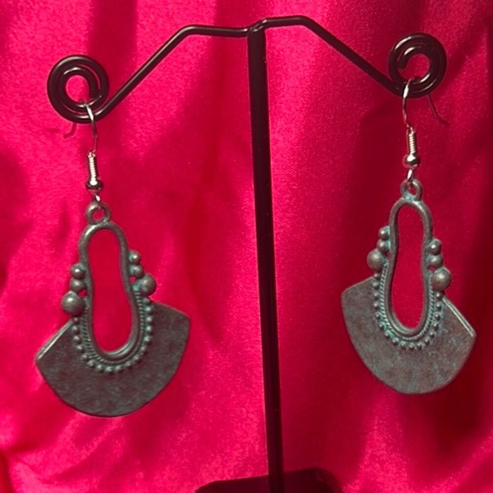 Beautiful‎ Aqua Blue Gypsy Boho 2” earrings. Silvertone Alloy Metal Nickel Free